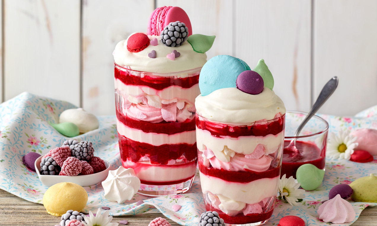 dessert mit himbeeren und baiser