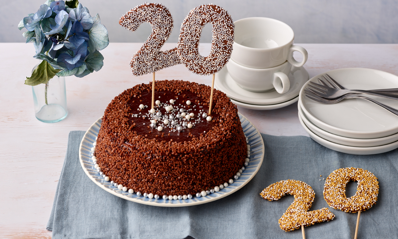 Schokoladige Cake Topper Rezept | Dr. Oetker