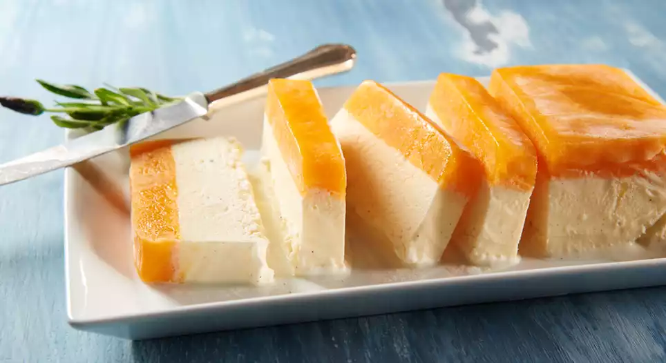 Stachelbeer-Marillenkuchen vom Blech Rezept | Dr. Oetker