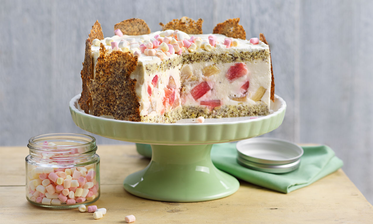 Mohntorte mit Rhabarbercreme Rezept | Dr. Oetker