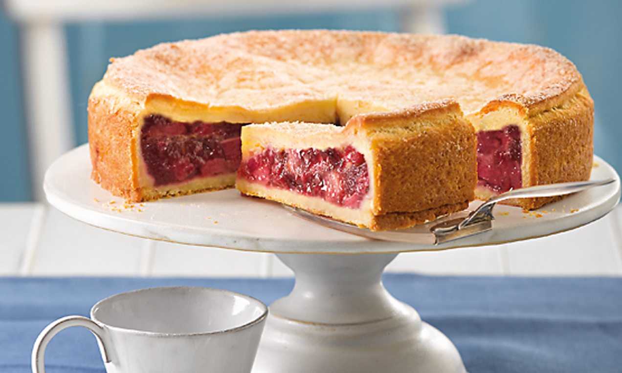Gefüllter Rhabarberkuchen Rezept | Dr. Oetker