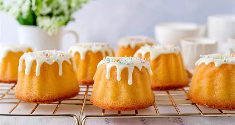 Mini-Eierlikör-Gugelhupfe