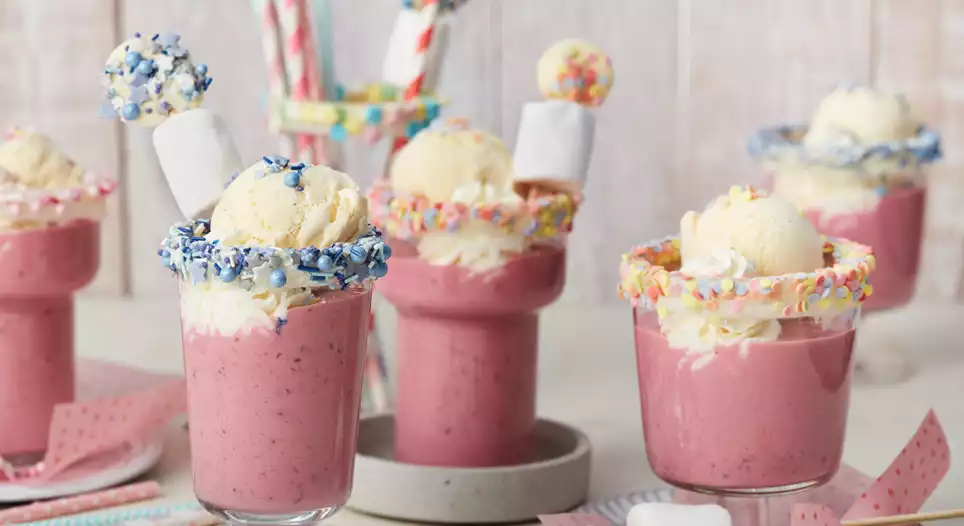 Stachelbeer-Marillenkuchen vom Blech Rezept | Dr. Oetker