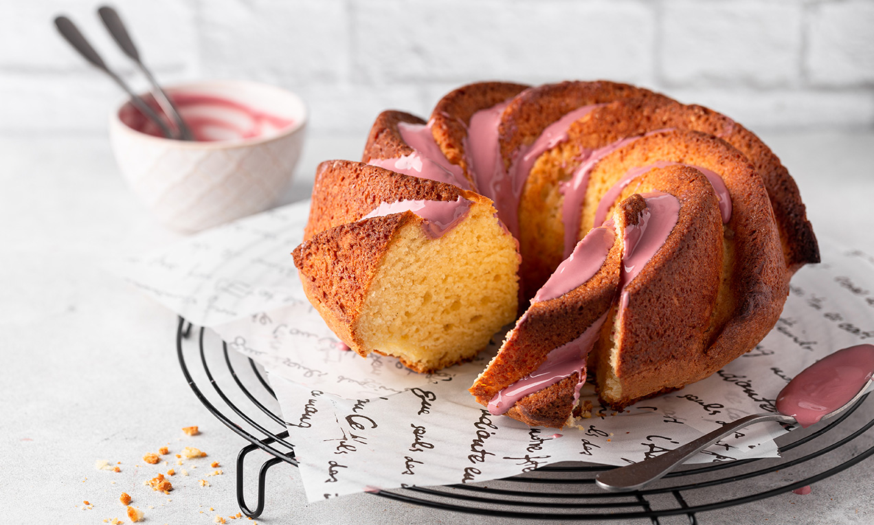 Orangen-Ingwer-Gugelhupf mit Ruby-Glasur Rezept | Dr. Oetker