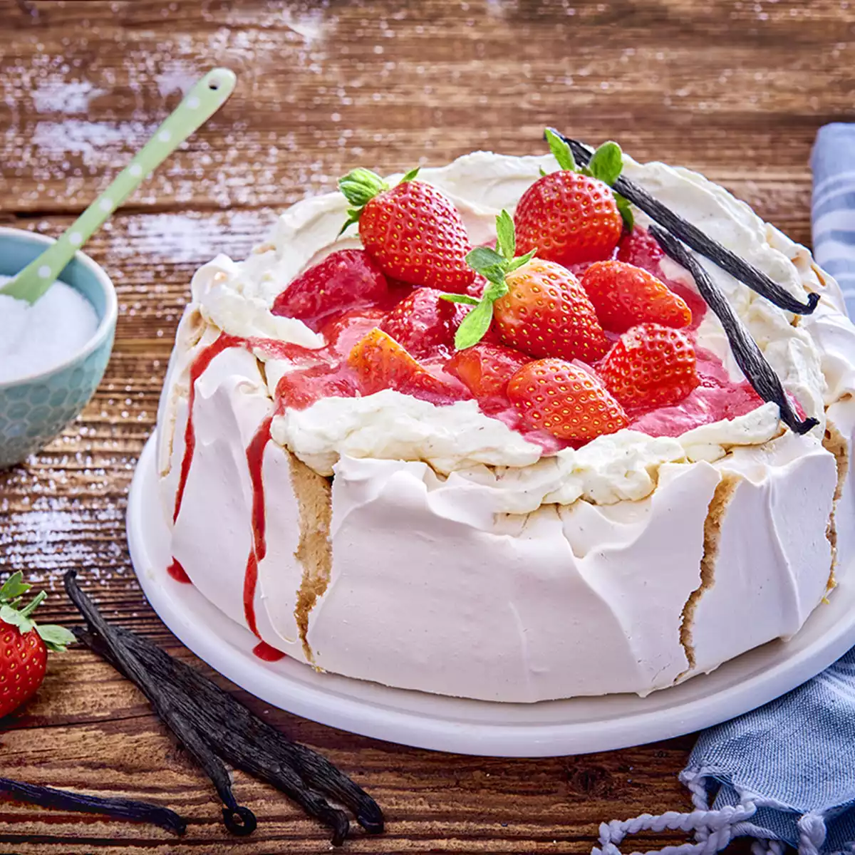 Pavlova mit Mascarpone-Creme und Erdbeeren Rezept | Dr. Oetker