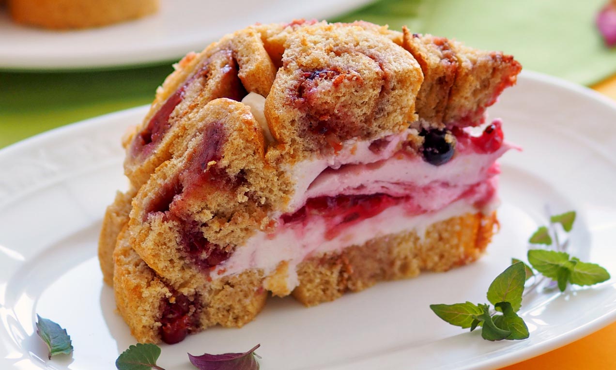 Charlotte mit fruchtiger Jogurt-Creme Rezept | Dr. Oetker