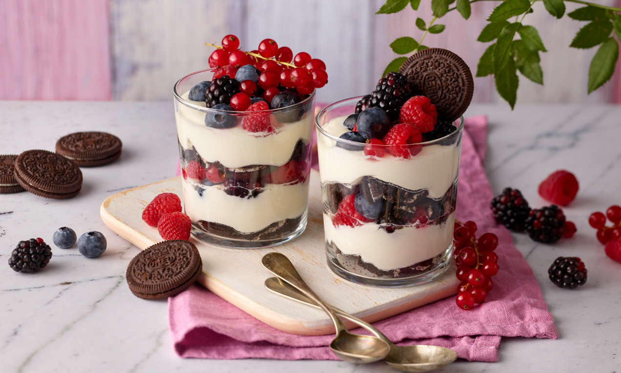Joghurt-Dessert mit Oreos® und Beeren Rezept | Dr. Oetker Joghurt-Dessert mit Oreos® und Beeren Rezept | Dr. Oetker